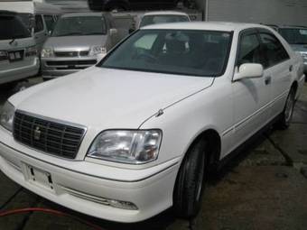 2002 Toyota Crown Photos