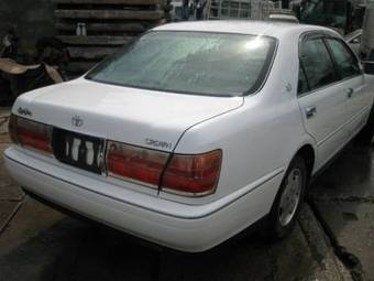 2002 Toyota Crown Photos