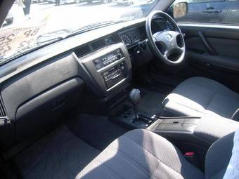 2002 Toyota Crown Pictures