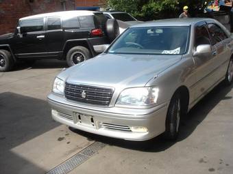 2002 Toyota Crown Photos