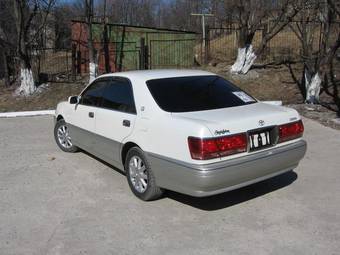 2002 Toyota Crown Pics