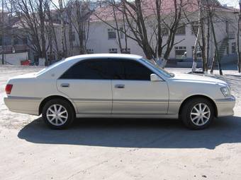 2002 Toyota Crown Pictures