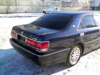 2002 Toyota Crown Photos