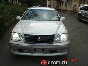 2002 Toyota Crown Pictures