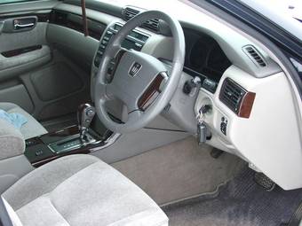 2002 Toyota Crown Photos