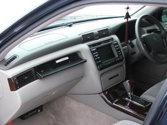 2002 Toyota Crown Photos