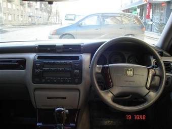 2002 Toyota Crown Pictures