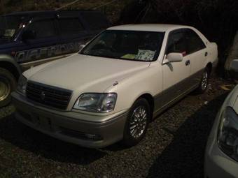 2002 Toyota Crown Pics