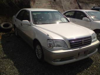 2002 Toyota Crown Pictures