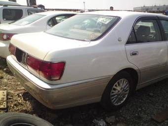 2002 Toyota Crown Pictures