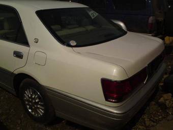 2002 Toyota Crown Photos