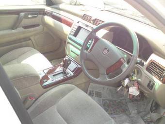 2002 Toyota Crown Photos