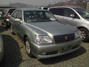 2002 Toyota Crown Pics