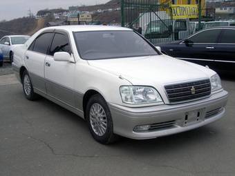 2002 Toyota Crown Pictures