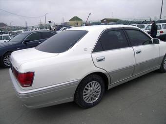2002 Toyota Crown Photos