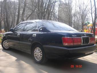 2002 Toyota Crown Pictures