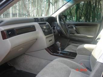 2002 Toyota Crown Photos