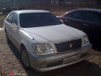 2002 Toyota Crown Photos