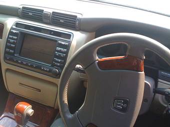 2002 Toyota Crown Photos