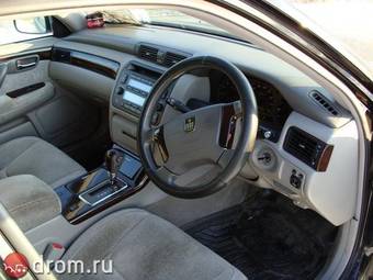 2002 Toyota Crown Photos