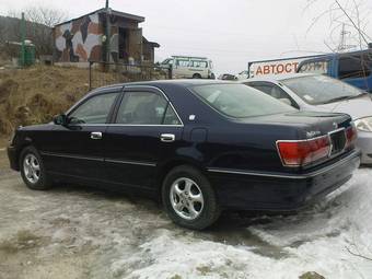 2002 Toyota Crown Pictures
