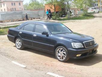 2002 Toyota Crown Photos
