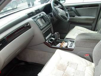 2002 Toyota Crown Pictures