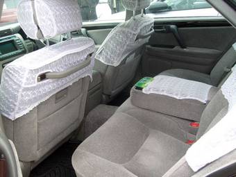 2002 Toyota Crown Pictures