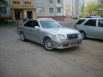 2002 Toyota Crown Photos