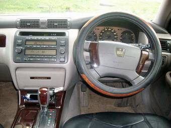 2002 Toyota Crown Pictures