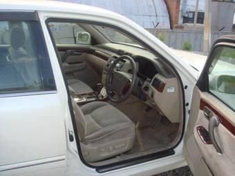 2002 Toyota Crown Pics