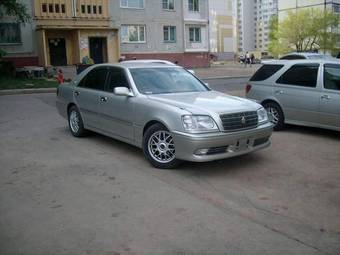 2002 Toyota Crown Pictures