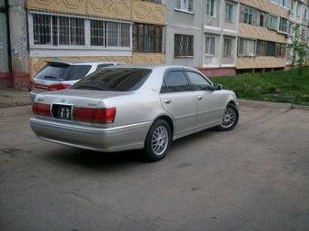 2002 Toyota Crown Photos