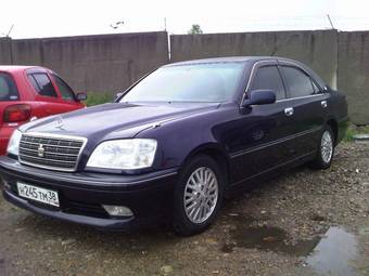 2002 Toyota Crown Photos