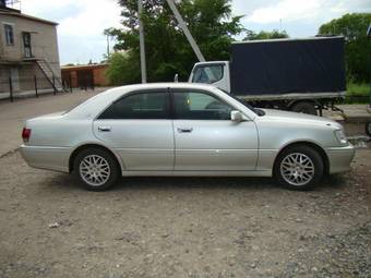 2002 Toyota Crown Pictures