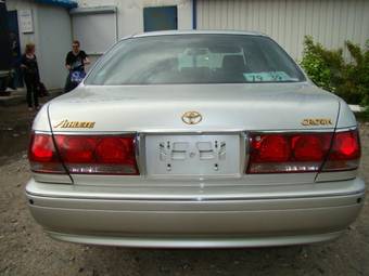 2002 Toyota Crown Photos