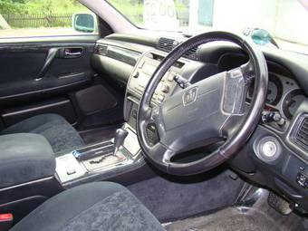 2002 Toyota Crown Photos