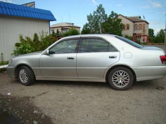 2002 Toyota Crown Photos