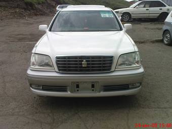 2002 Toyota Crown Photos