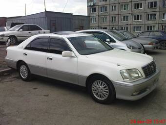 2002 Toyota Crown Photos