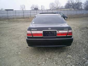 2002 Toyota Crown Pics