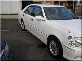 2002 Toyota Crown Pics