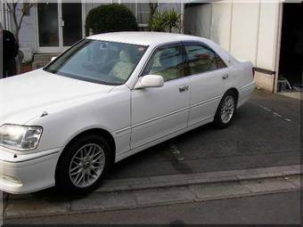 2002 Toyota Crown Pictures