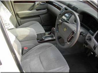 2002 Toyota Crown Pictures