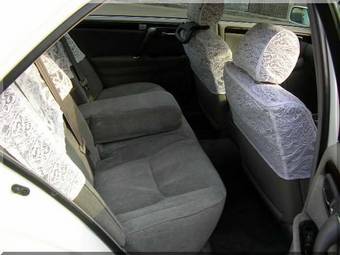 2002 Toyota Crown Photos