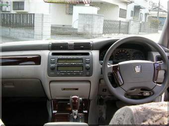 2002 Toyota Crown Photos