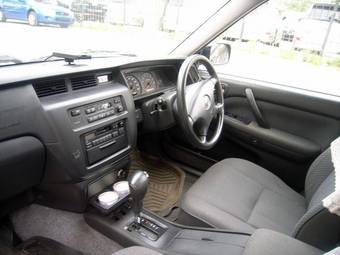 2002 Toyota Crown Photos