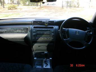 2002 Toyota Crown Photos