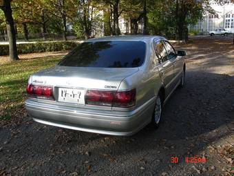 2002 Toyota Crown Photos