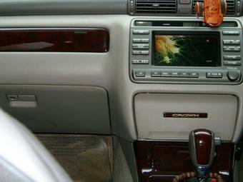 2002 Toyota Crown Pictures